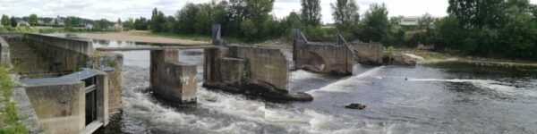 Barrage de Descartes avec les pertuis ouvert